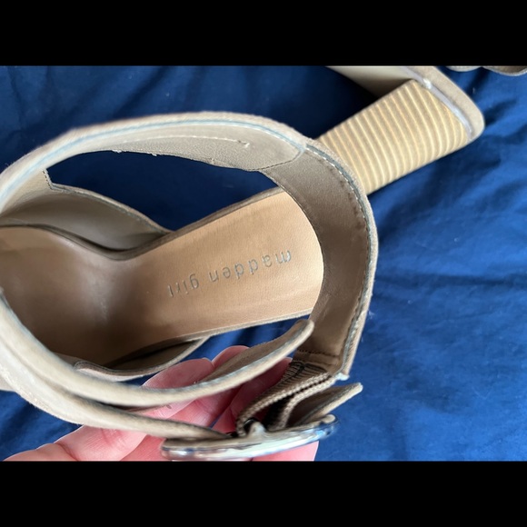 Madden Girl Darlynn Taupe Fabric Suede Sandals Sz 8.5 - Picture 4 of 8